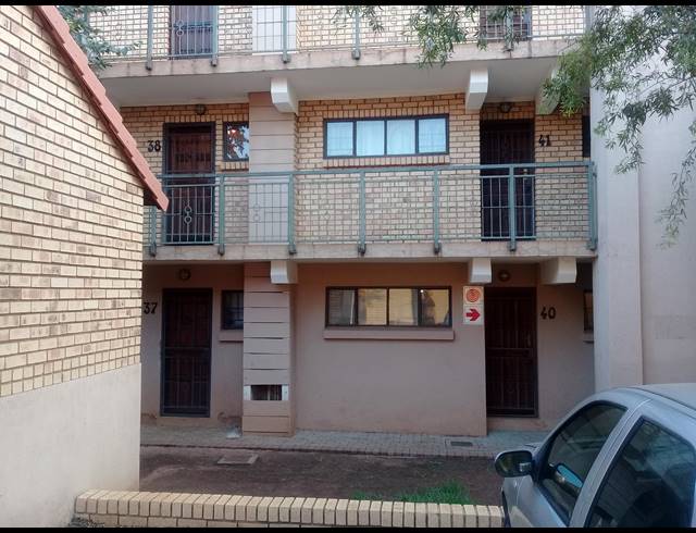 2 BEDROOM TOWNHOUSE FOR SALE IN THE ORCHARDS